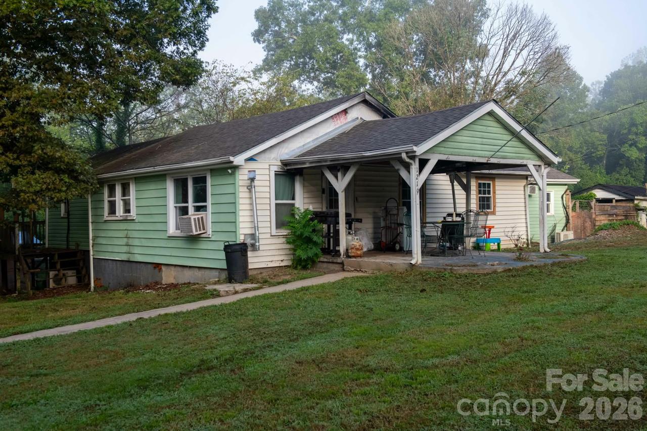 1219 Peak Pl., Lenoir, NC 28645