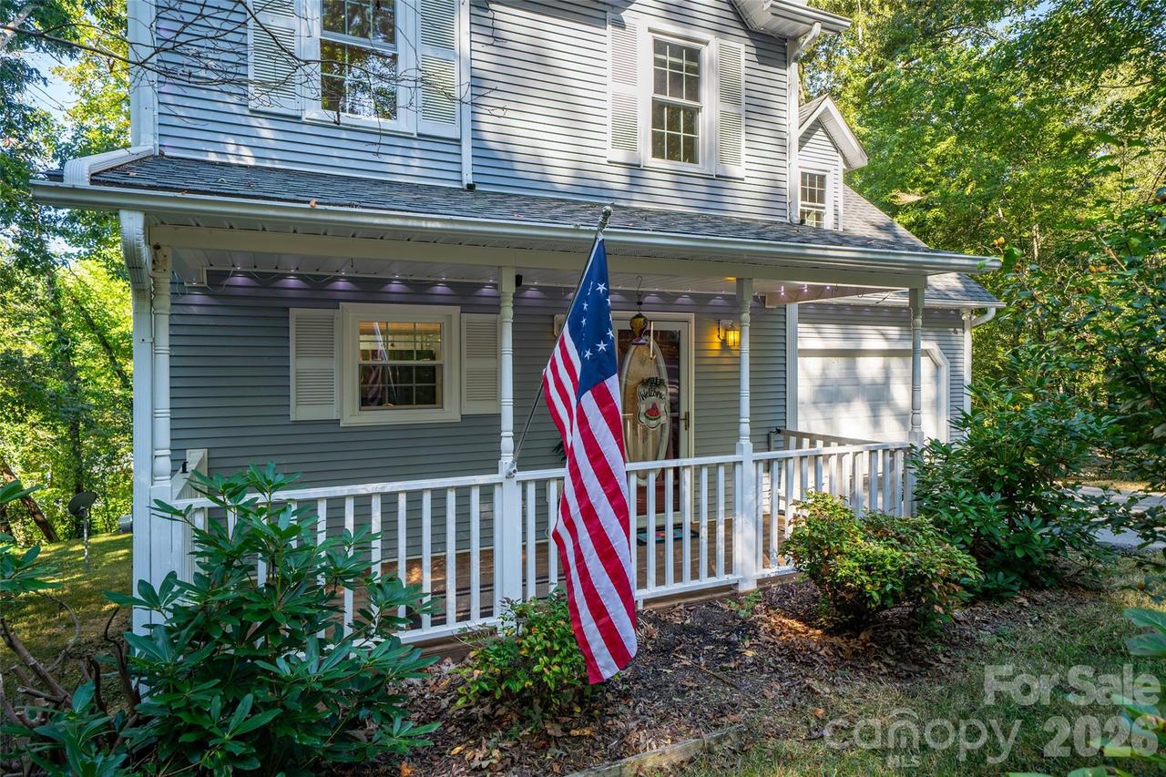 18 Friendly Way, Asheville, NC 28806