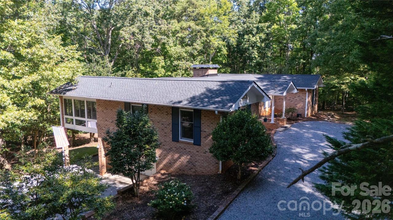 1137 Mountain Laurel Dr., Columbus, NC 28722