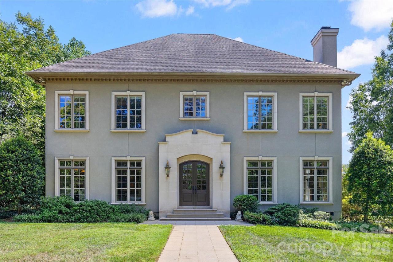 925 Harvard Pl., Charlotte, NC 28207