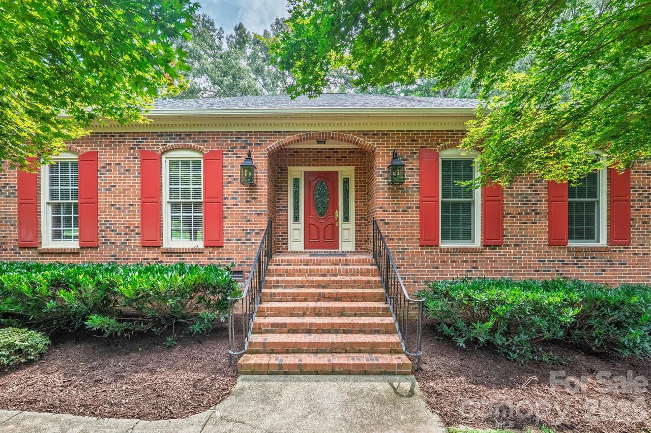 3517 Honeysuckle Dr., Matthews, NC 28104