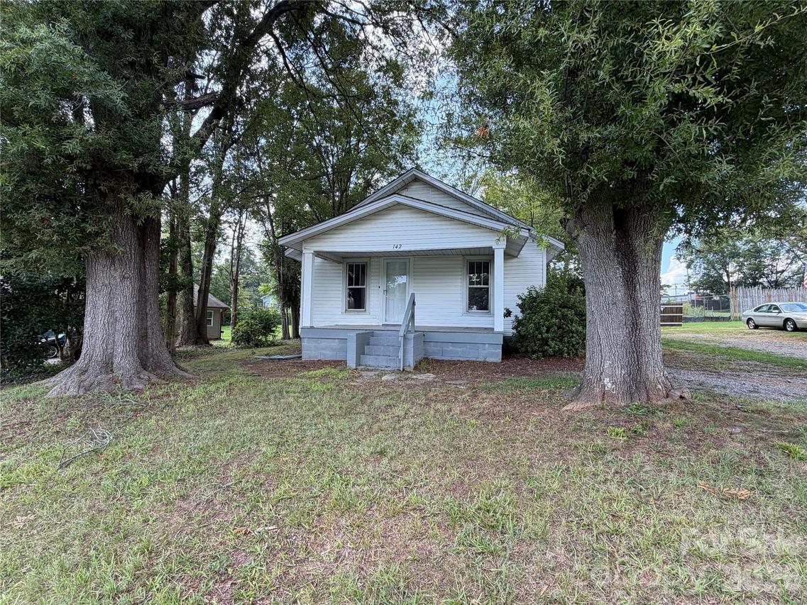 142 26th St., Hickory, NC 28602
