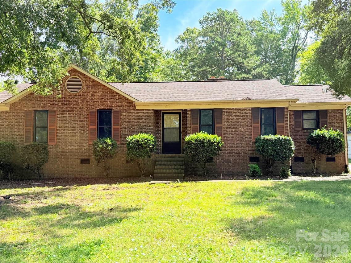 304 Plaza Dr., Harrisburg, NC 28075