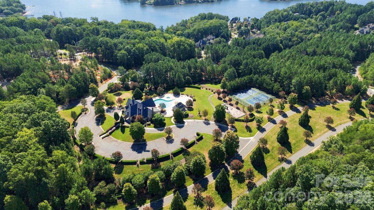 1021 Hartshaw Ct., Belmont, NC 28012