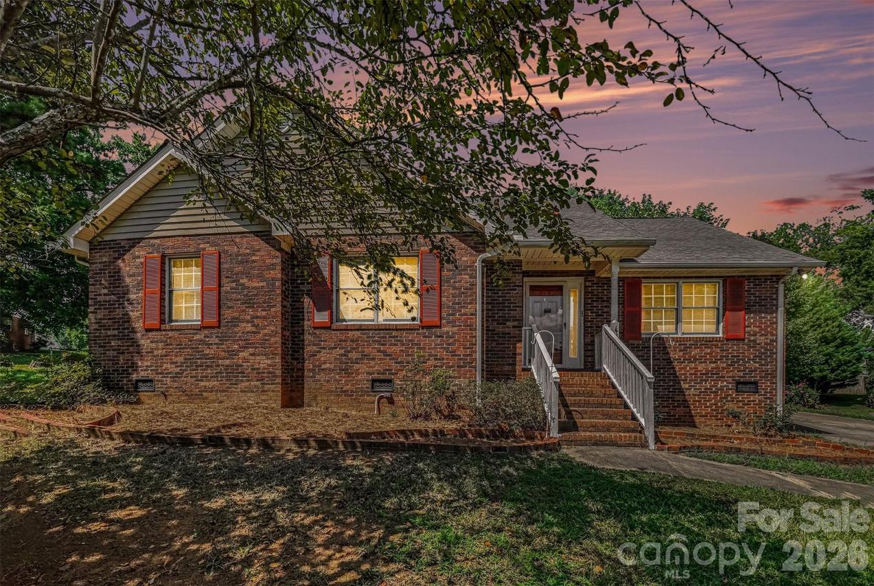 983 Farmington Ct., Concord, NC 28025