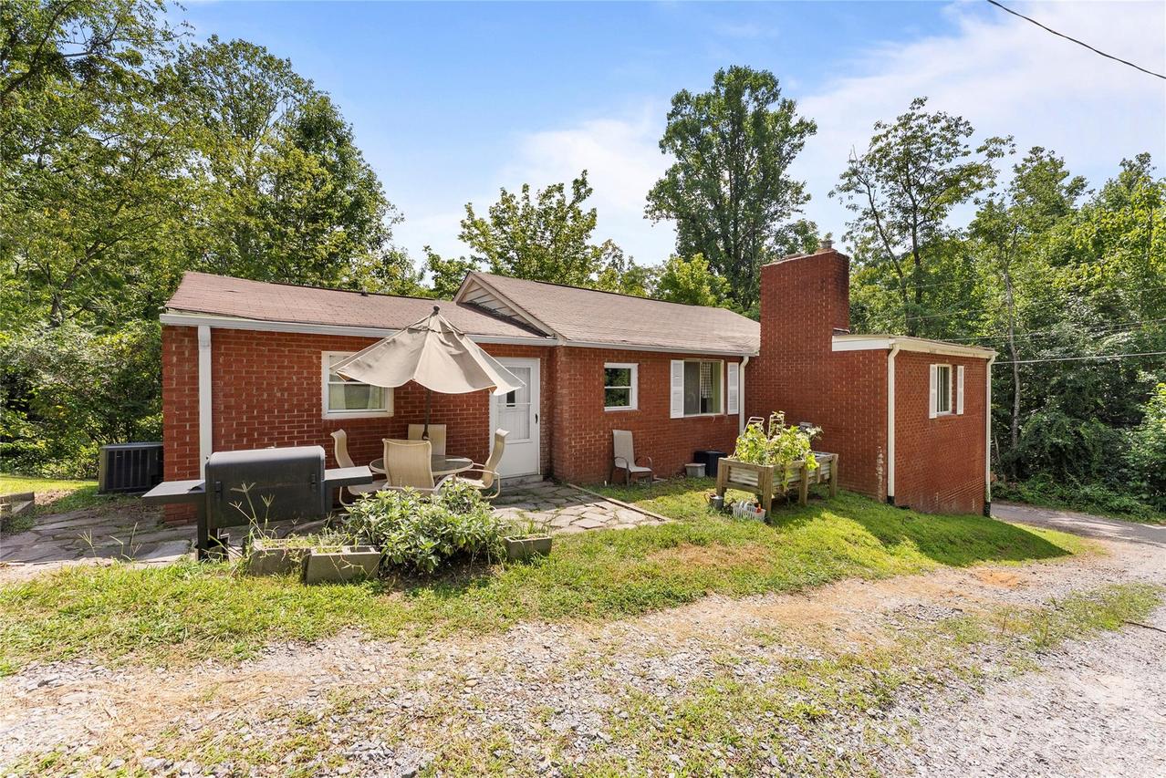 108 Wilrecar Dr., Black Mountain, NC 28711