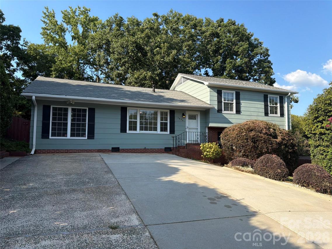 1030 Mclaughlin Dr., Charlotte, NC 28212