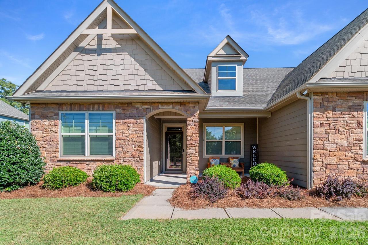 1310 Robinson Oaks Dr., Gastonia, NC 28054