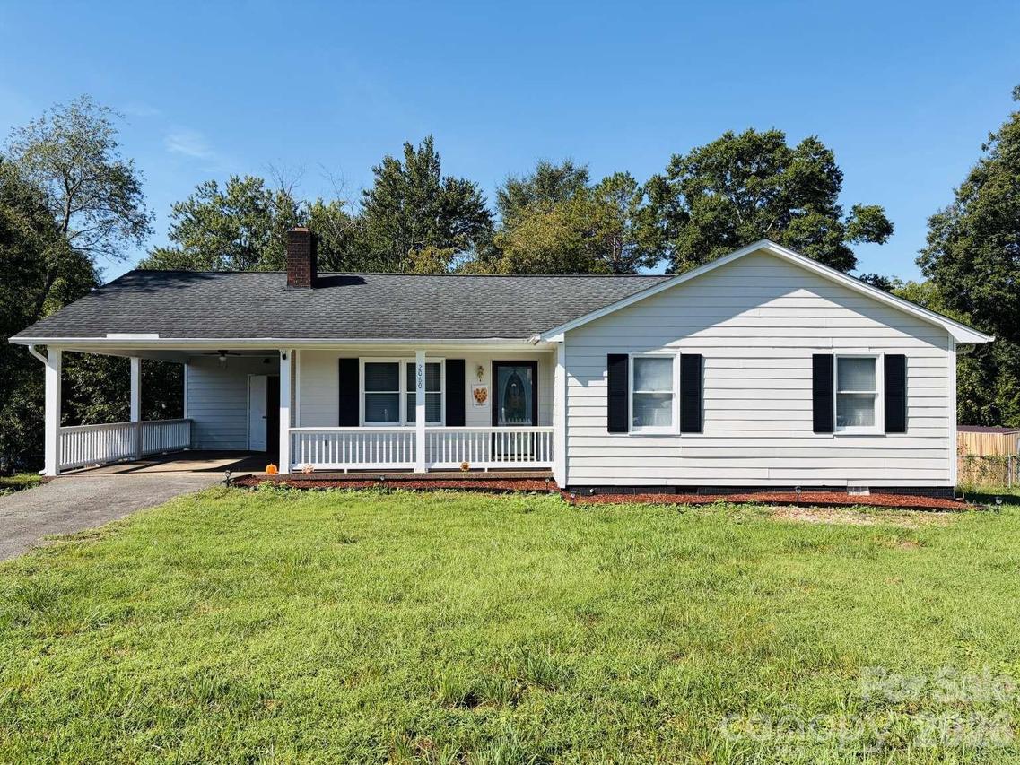 2060 27th Avenue Dr., Hickory, NC 28601