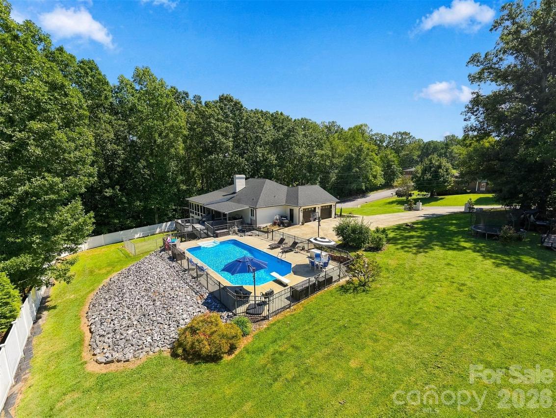 110 Pineburr Ave., Valdese, NC 28690