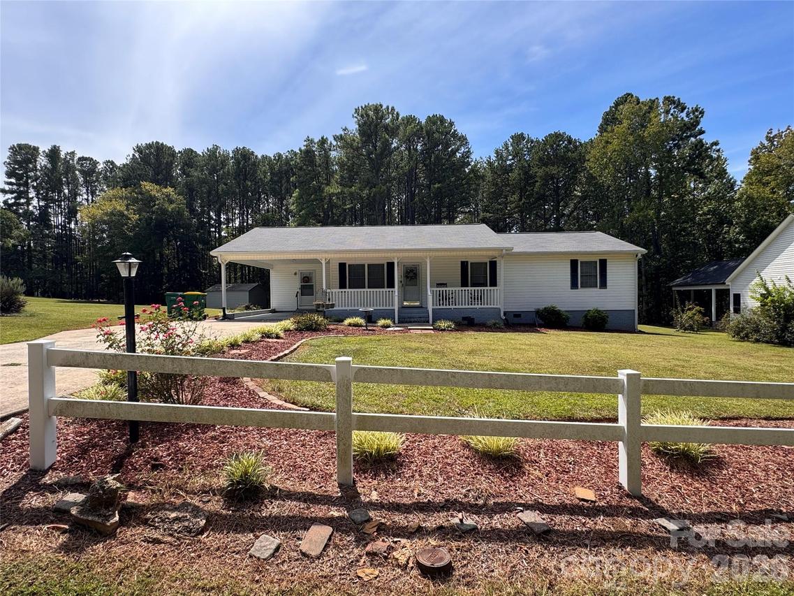 1037 Cross Creek Dr., Oakboro, NC 28129