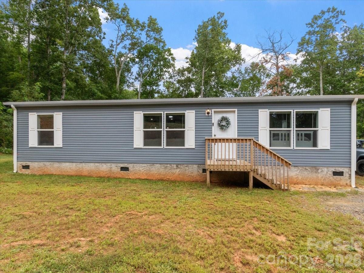 472 Laurel Heights Dr., Burnsville, NC 28714
