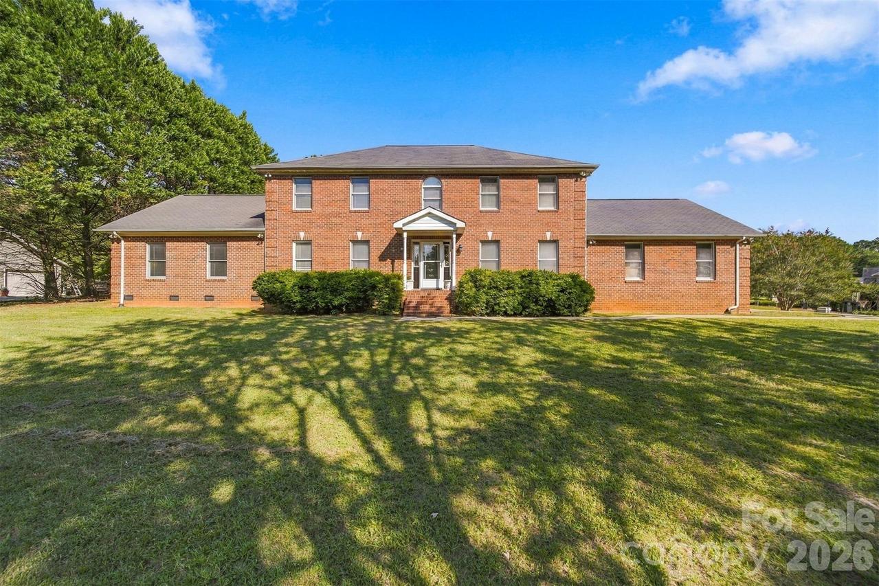 4131 Wandering Ln., Hickory, NC 28601