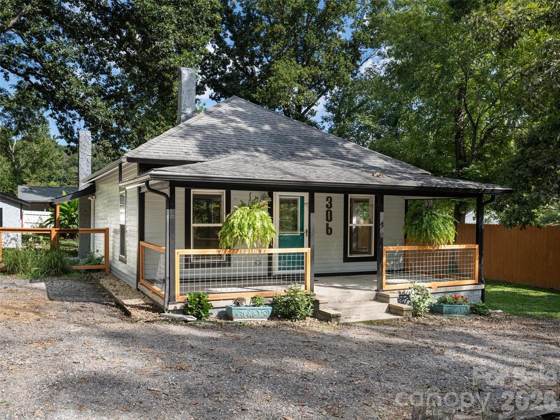 306 Mccoy Cove Rd., Black Mountain, NC 28711