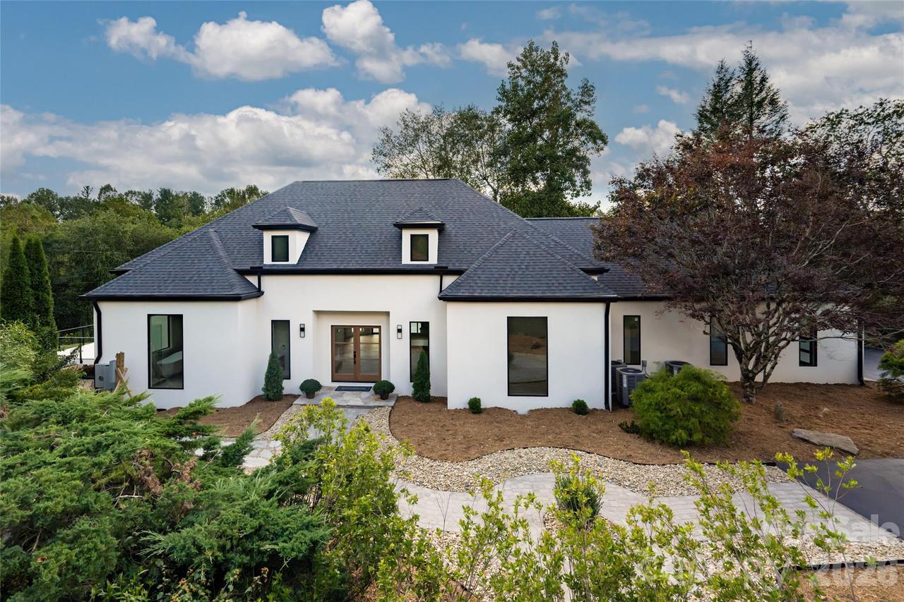 5 Meadow Ridge Dr., Asheville, NC 28804