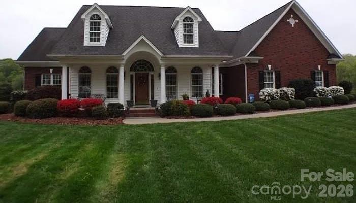 122 Upper Oak Dr., Statesville, NC 28625