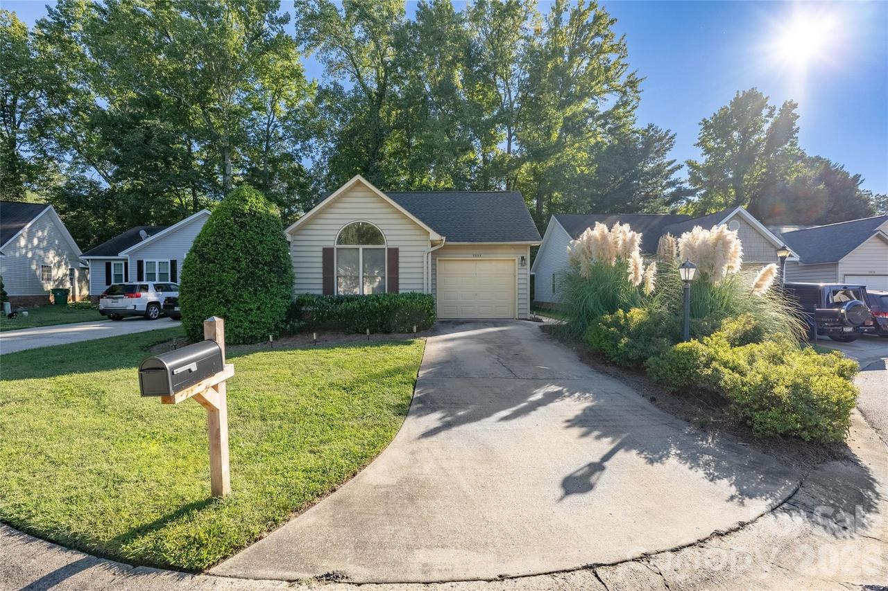 5935 Crape Myrtle Ln., Charlotte, NC 28216