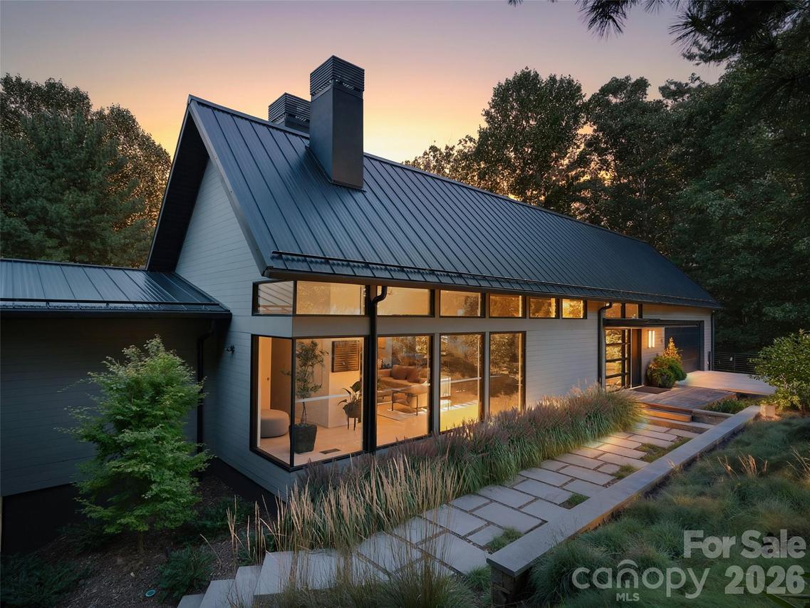 6 Waterside Dr., Asheville, NC 28804