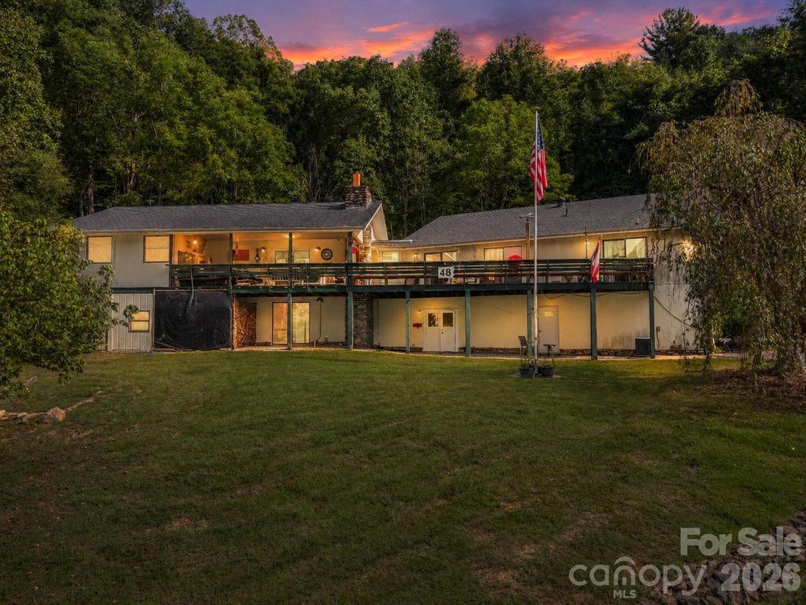 48 Roberts Cove Rd., Weaverville, NC 28787