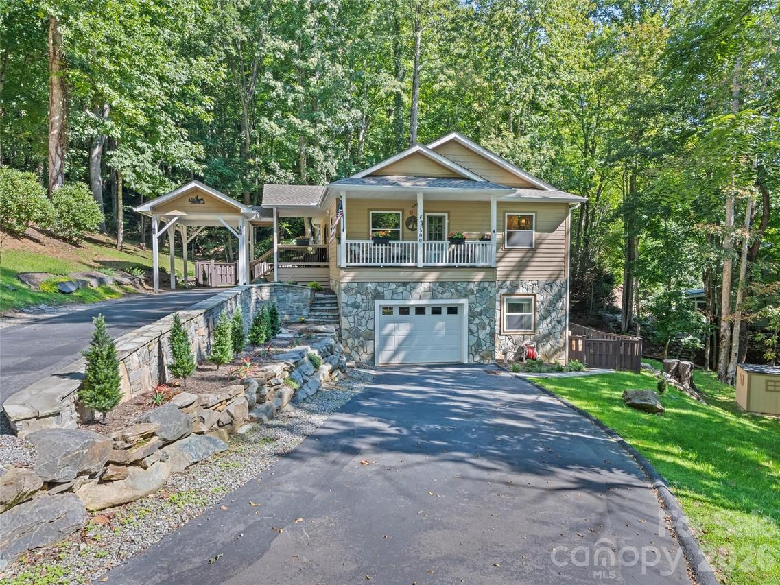 100 Loafer Ln., Waynesville, NC 28785