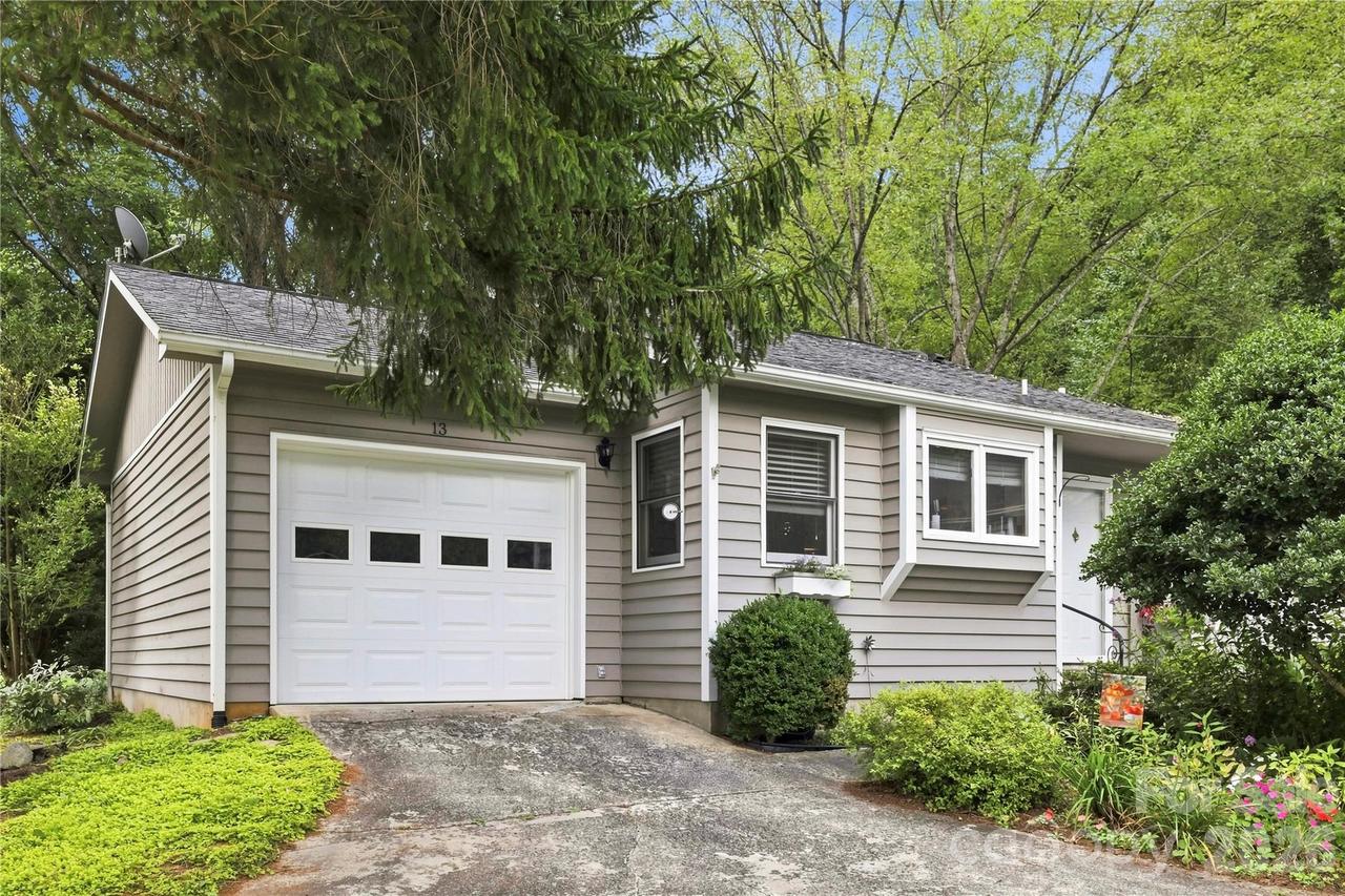 13 Llama Vista Ct., Black Mountain, NC 28711