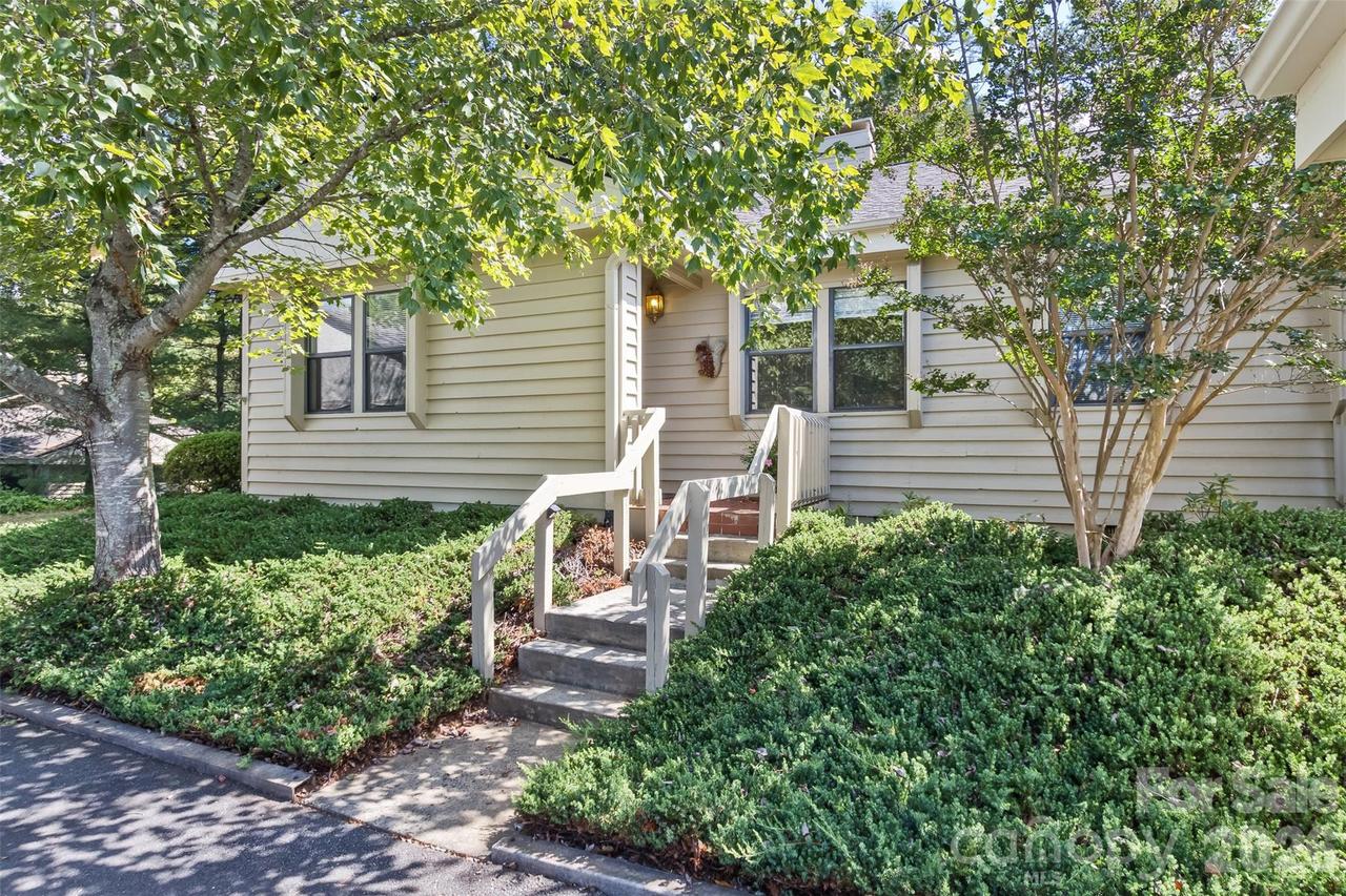 3001 Saint Augustine Pl. #AA1, Asheville, NC 28805