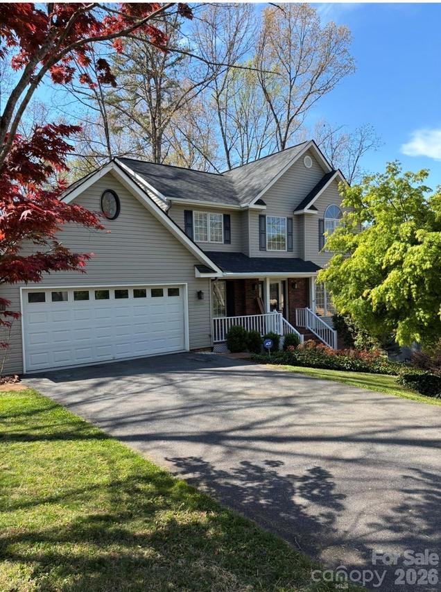 131 Caldonia Dr., Candler, NC 28715