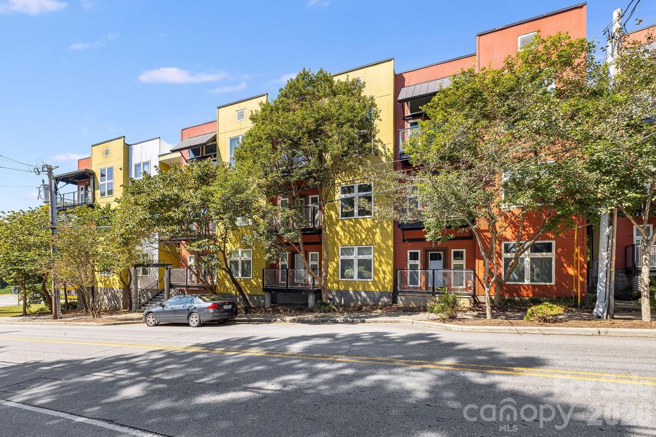 125 Clingman Ave. #203, Asheville, NC 28801