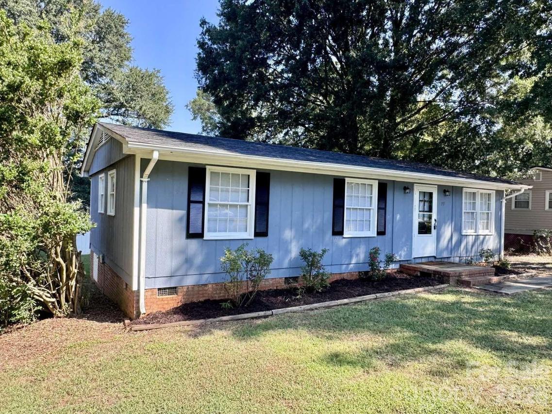 99 N Mcginnis Pl., Mount Holly, NC 28120