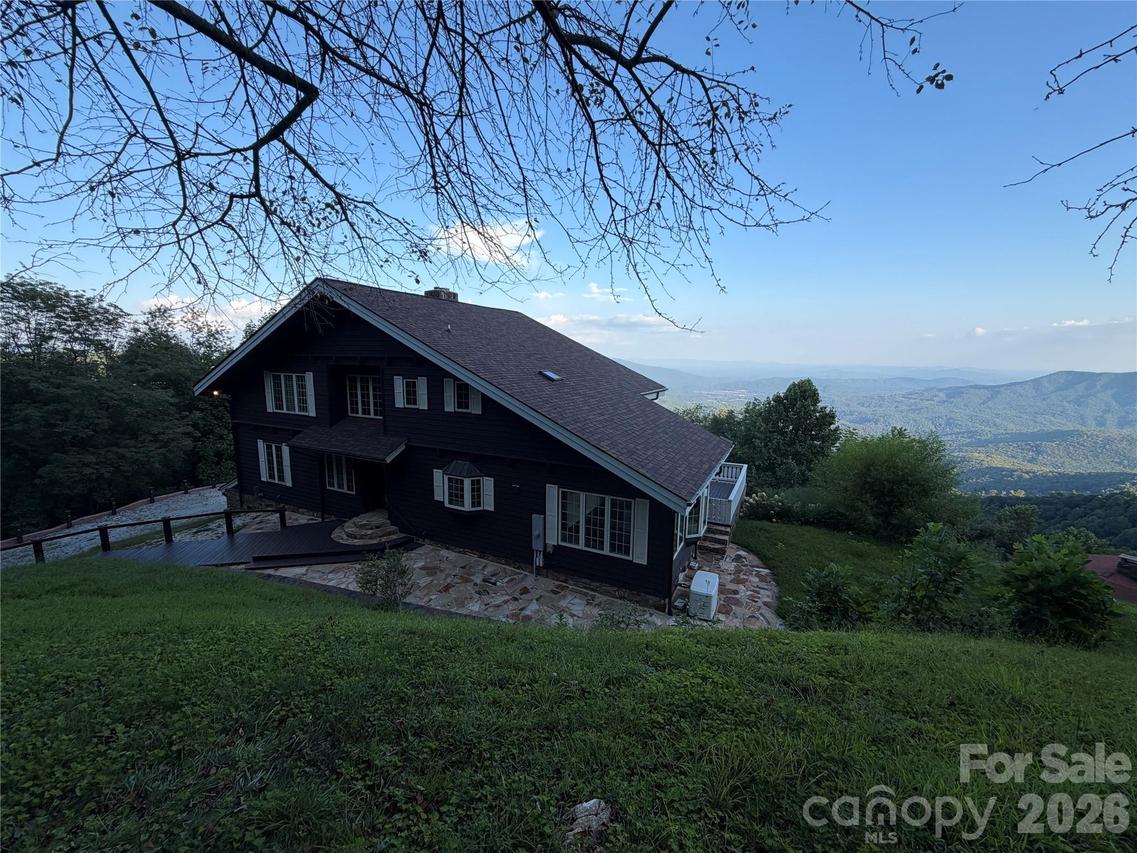 316 Grassy Mountain Rd., Little Switzerland, NC 28749