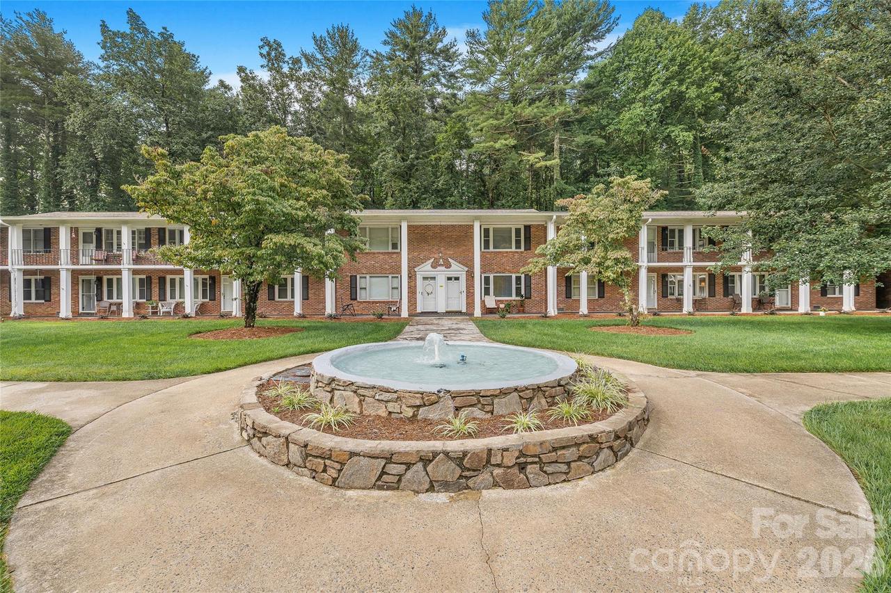 102 Boyd Dr. #2A, Flat Rock, NC 28731