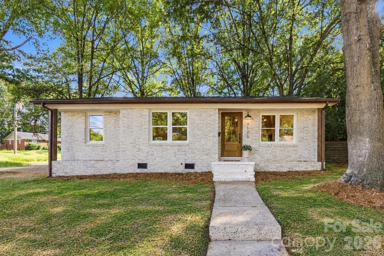 7126 Woodstream Dr., Charlotte, NC 28210