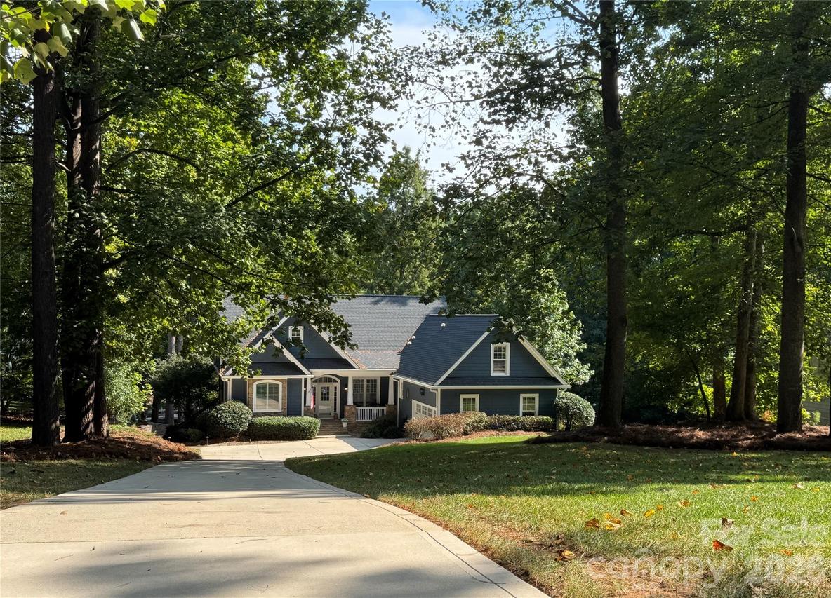 9040 Fair Oak Dr., Sherrills Ford, NC 28673