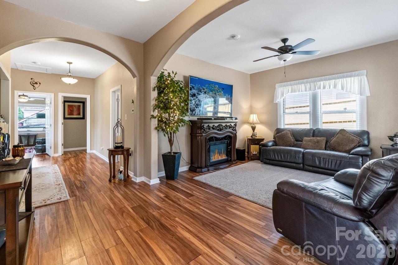 448 1st St., Hickory, NC 28602