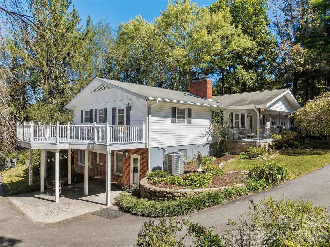 8 Hummingbird Ln., Asheville, NC 28806