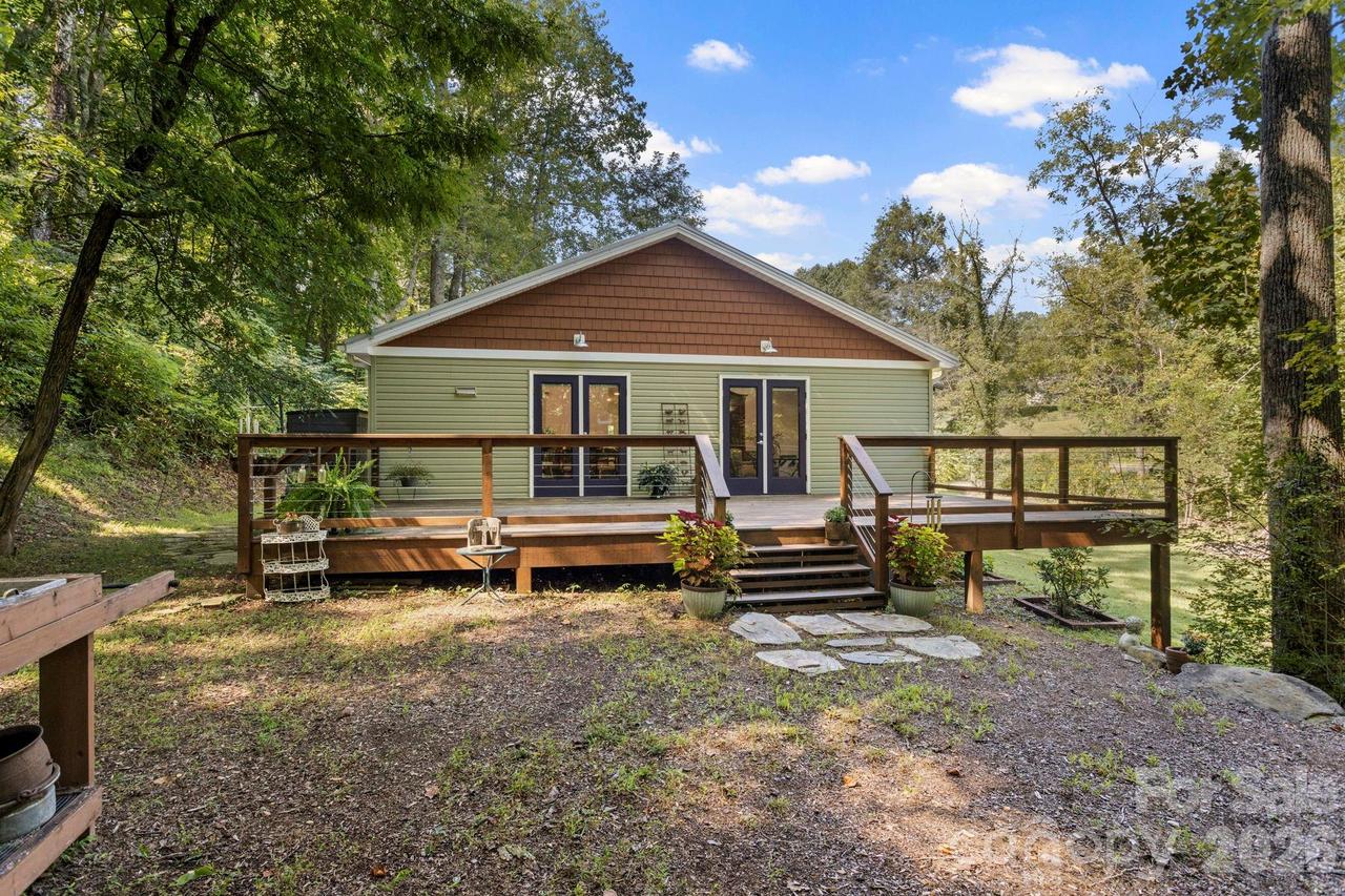400 Laurel Dr., Saluda, NC 28773