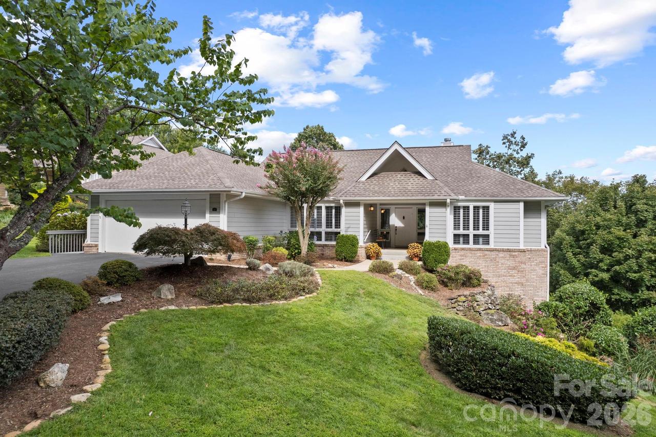 414 Ledgemont Ct., Flat Rock, NC 28731