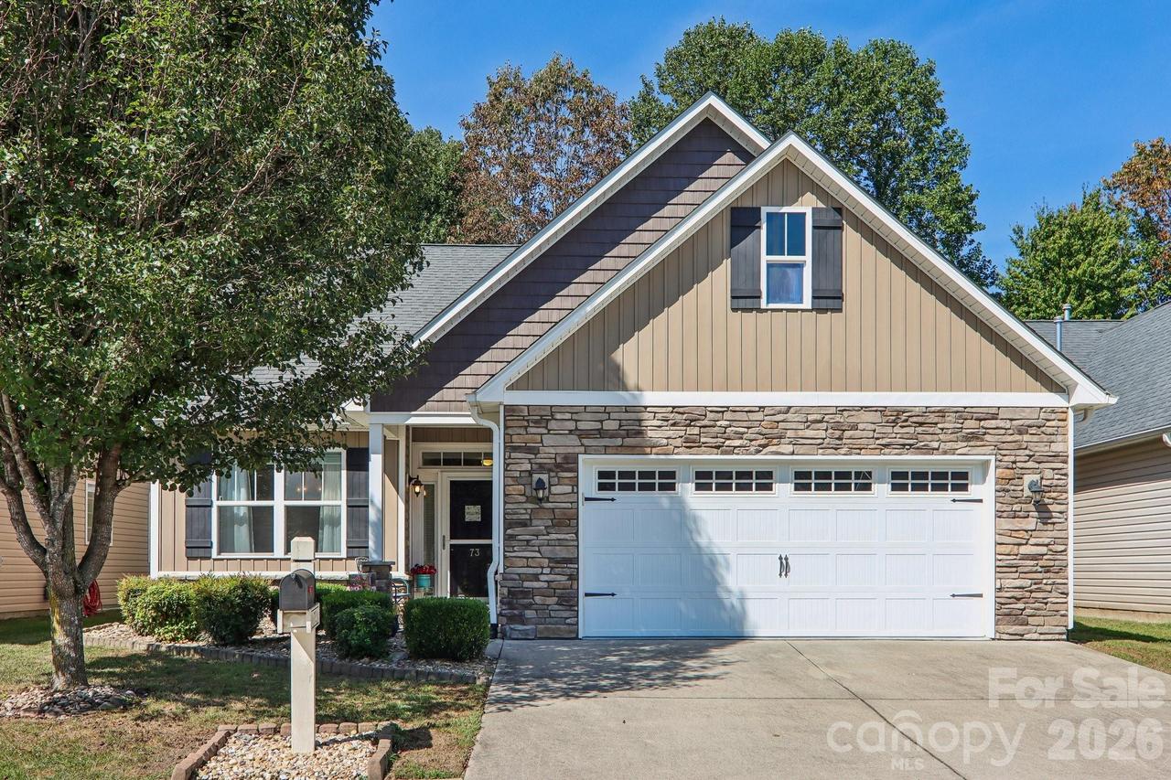 73 Foxtail Ct., Hendersonville, NC 28792
