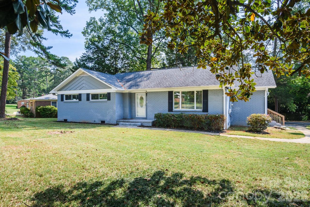 6414 Elmwood Cir., Charlotte, NC 28214
