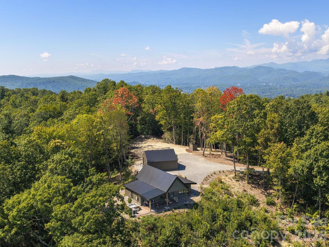 536 Faircrest Ln., Hendersonville, NC 28739