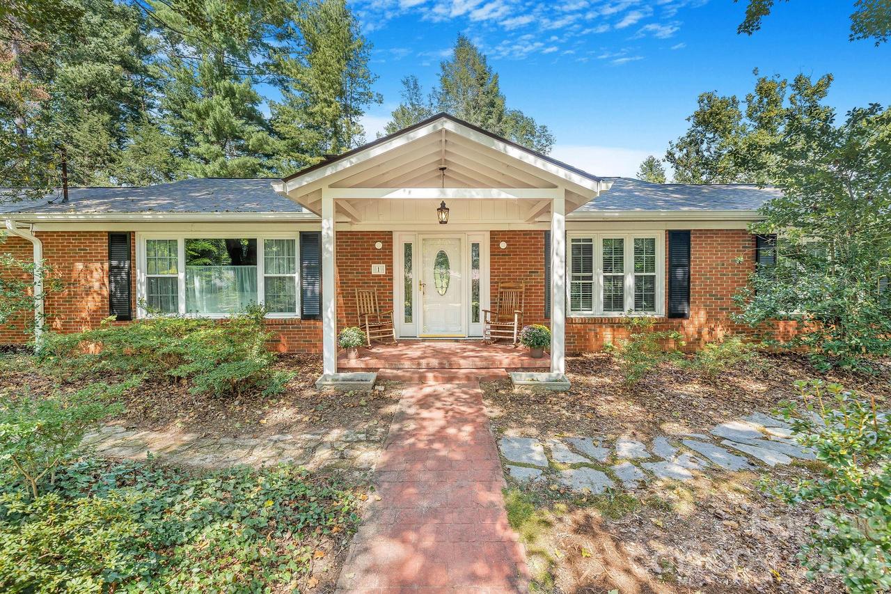 1 Pheasant Ridge Dr., Asheville, NC 28804