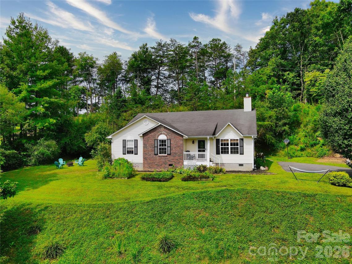 1798 New Stock Rd., Weaverville, NC 28787