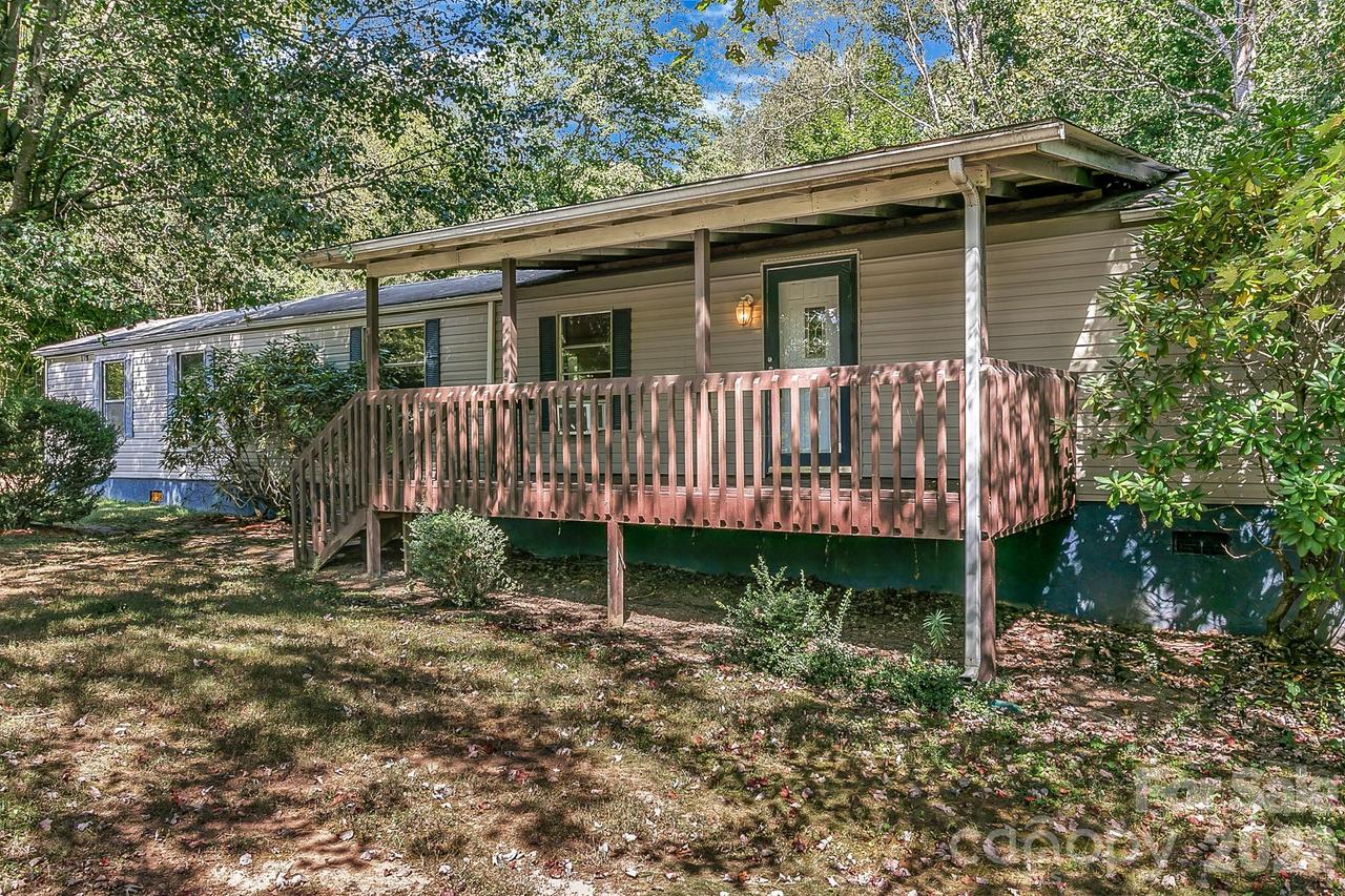 17 Blackberry Ln., Candler, NC 28715