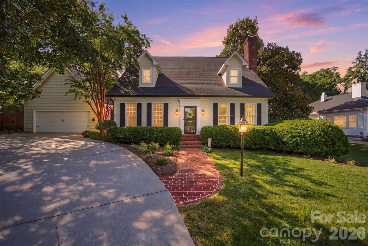 114 6th Ave., Hickory, NC 28601