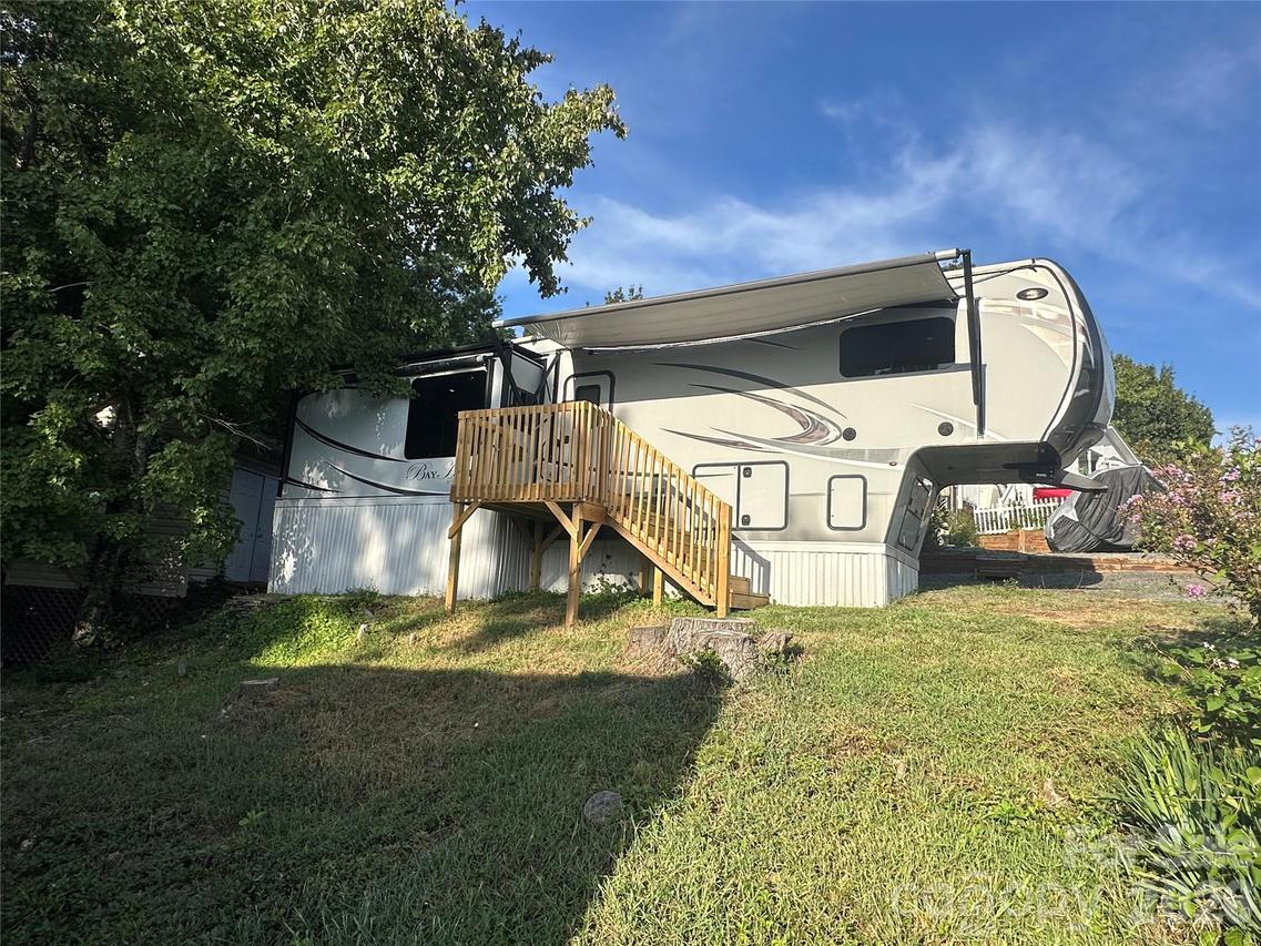 122 Eagle Dr., New London, NC 28127