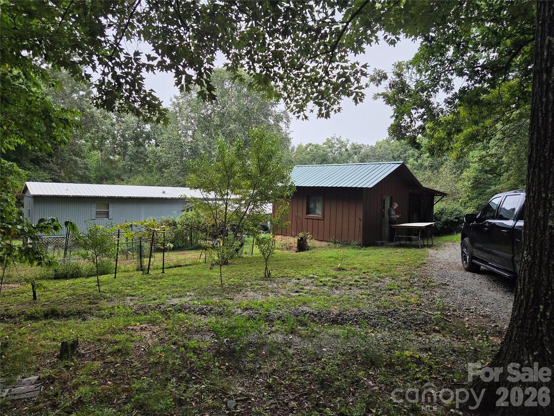 26 Den Ln., Columbus, NC 28722