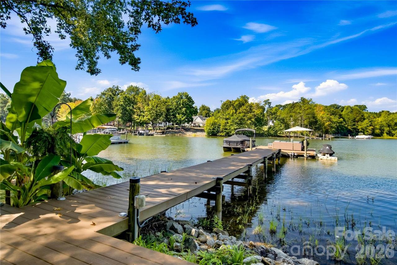 8172 Malibu Pointe Ln., Denver, NC 28037