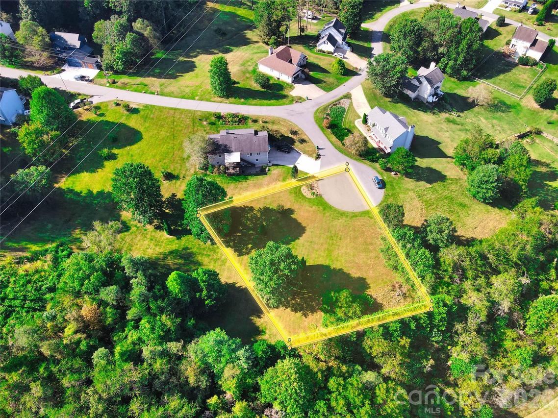3 Pinebluff Ct., Weaverville, NC 28787