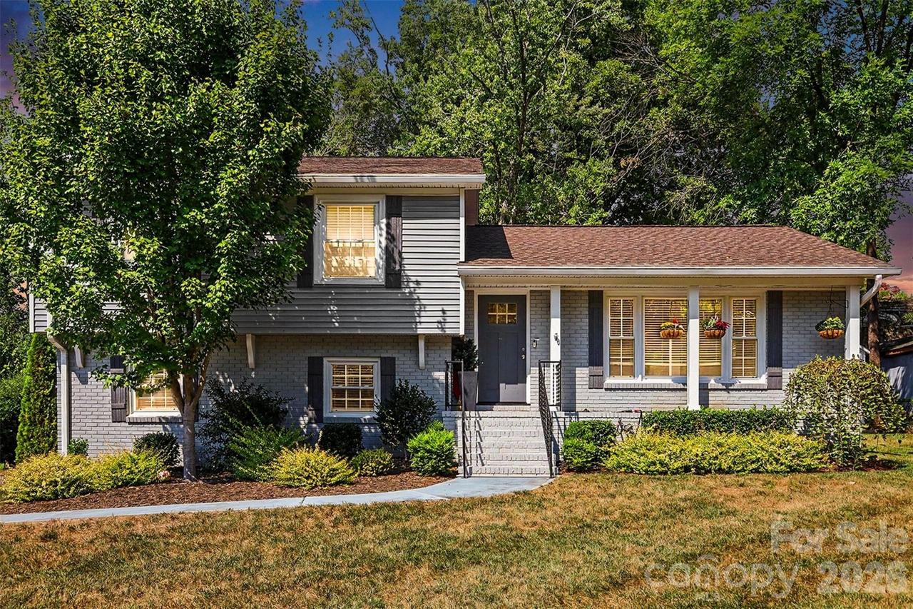 5621 Alanhurst Pl., Charlotte, NC 28217