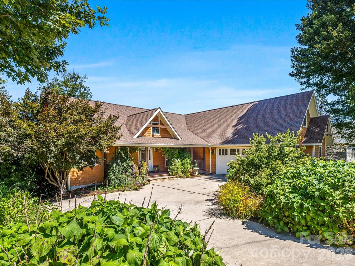 56 Devonshire Dr., Mills River, NC 28759